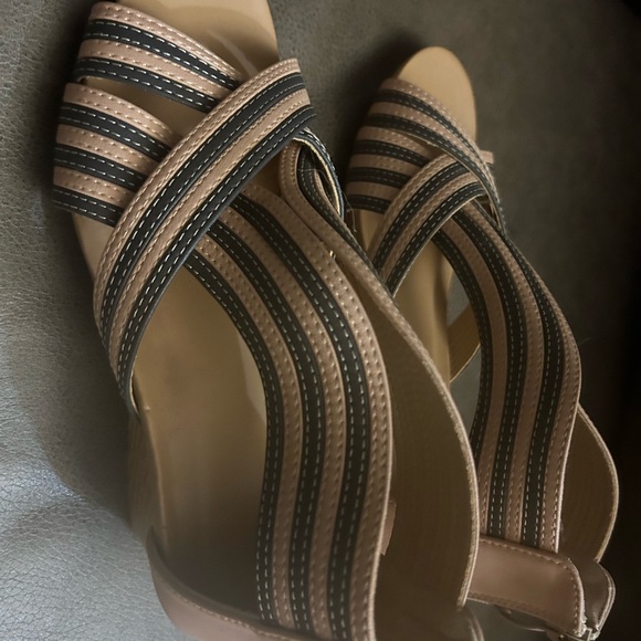 Elegant Strappy Sandals - Tan and Blue - Picture 2 of 5